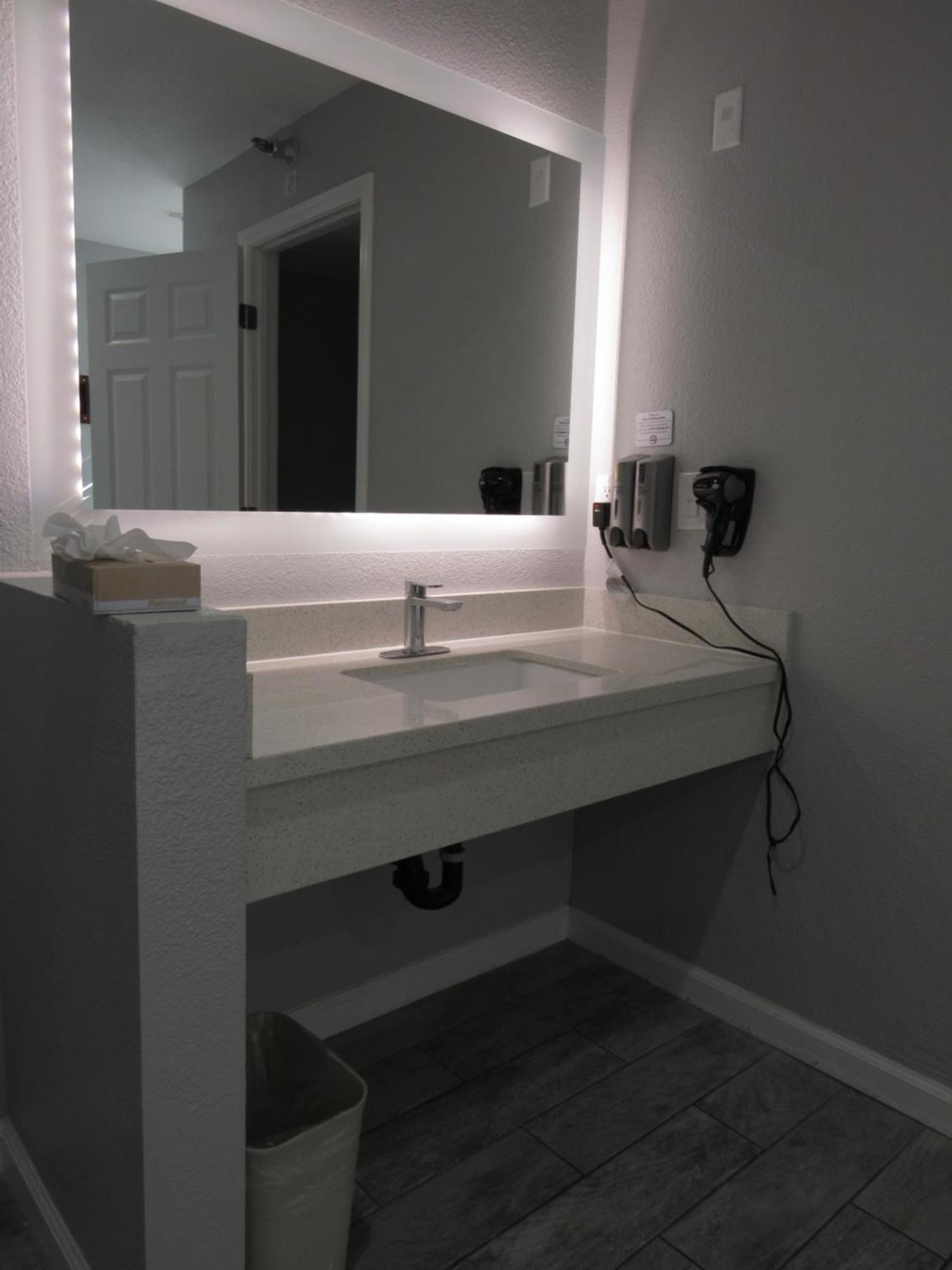 Capri Suites Anaheim Bilik gambar